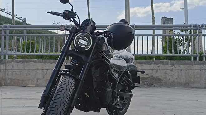 聚力膠粘劑,給機(jī)車舒適穩(wěn)定的控制體驗