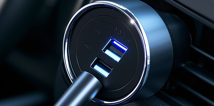 車載充電器接口難題!聚厲金屬快干膠來救場